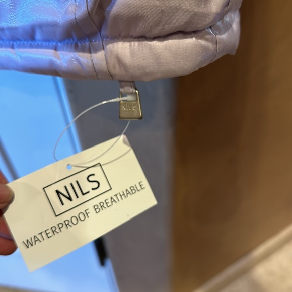 NILS women’s ski jacket. New with the tags still attached. Never worn. - Picture 3 of 7